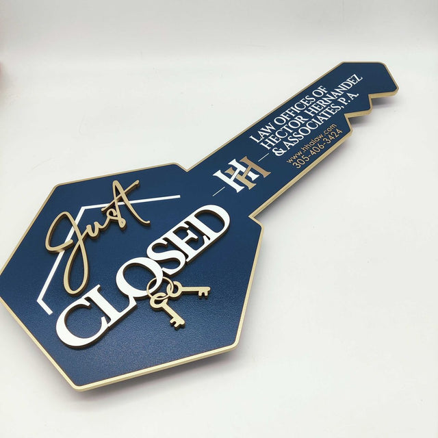 Llave personalizada para cierre inmobiliario en acrílico o madera, ideal para agentes y compradores – Vanecrafts